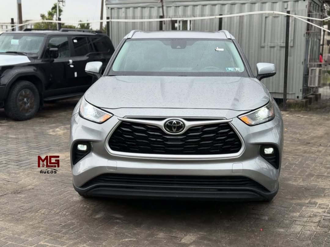 2024 Toyota Highlander XLE: Luxury Tech & Space