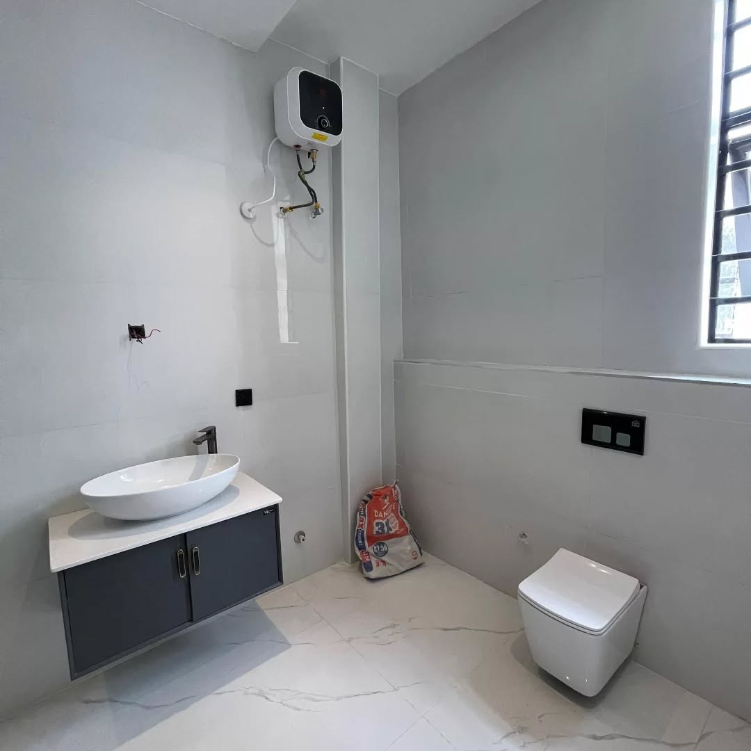 Lekki Phase 1 Palace with Cinema & Pool