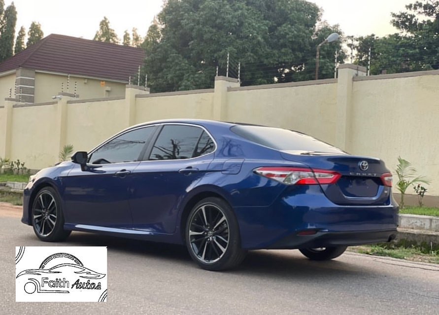 Unbeatable 2018 Camry LE: Style & Value!