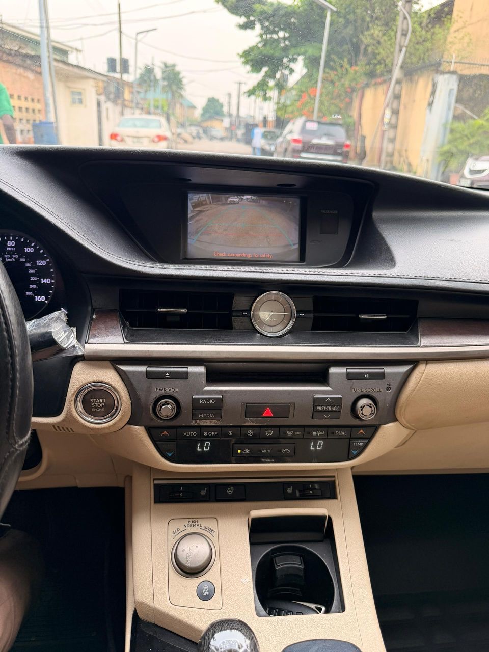 Luxury Lexus ES350: Pristine & Fully Loaded