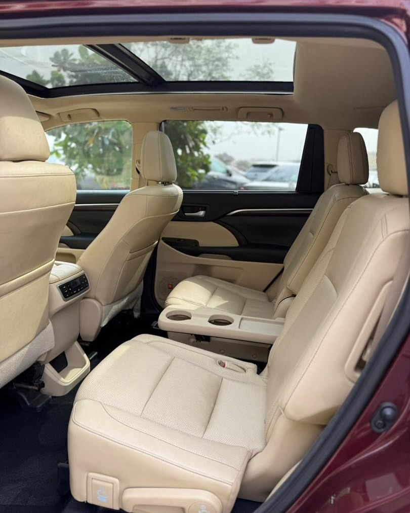 Luxury 2014 Highlander: Panoramic Roof, Loaded & Duty-Cleared