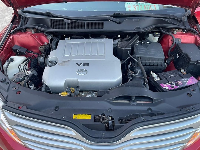 Luxury Venza: V6, Panoramic Roof, Cream Leather