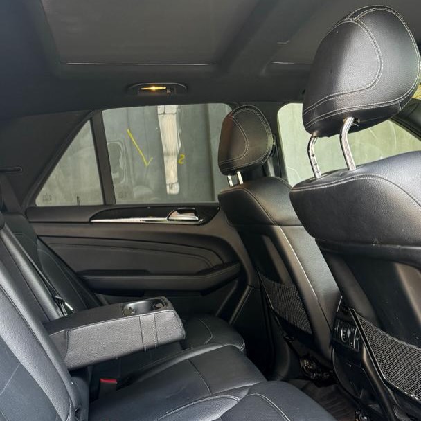 Luxury ML400: Panoramic Roof & Low Miles