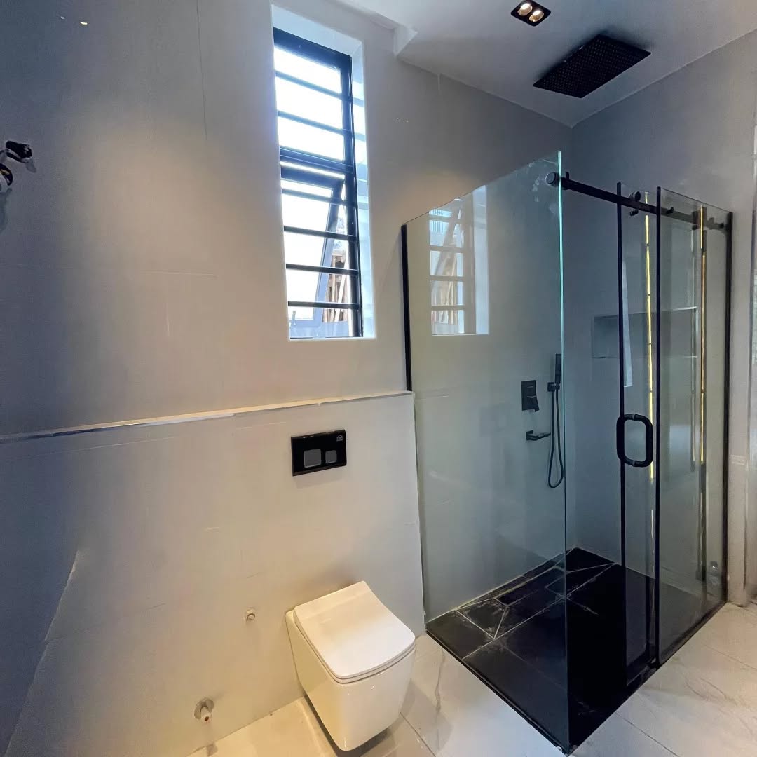 Lekki Phase 1 Palace with Cinema & Pool