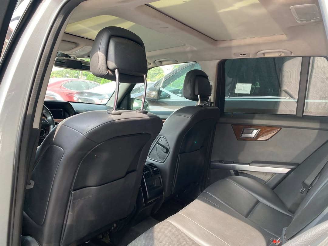 Luxury GLK350: Panoramic Roof, V6 Power, Ready Now