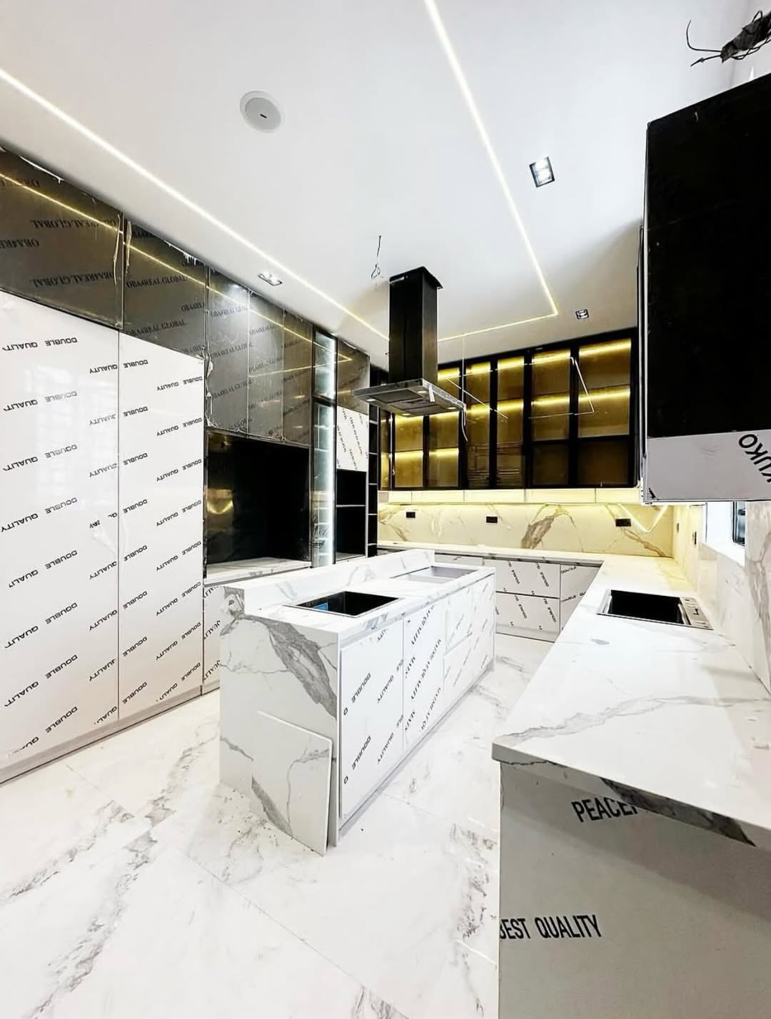 Luxury 5-Bed Duplex with Pool & Rooftop Cinema