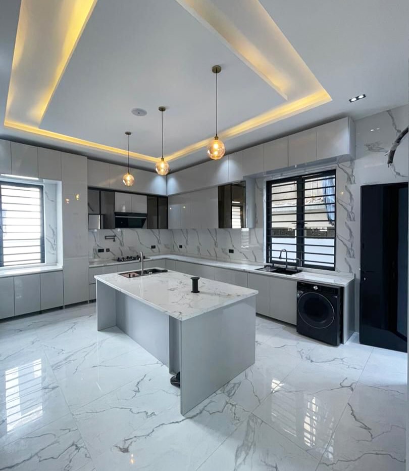 Dream Home with Cinema & Pool in Lekki