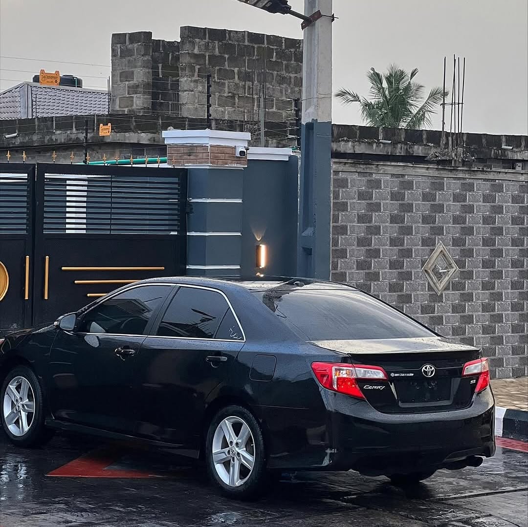 2012 Toyota Camry SE: Loaded & Luxe for #13M