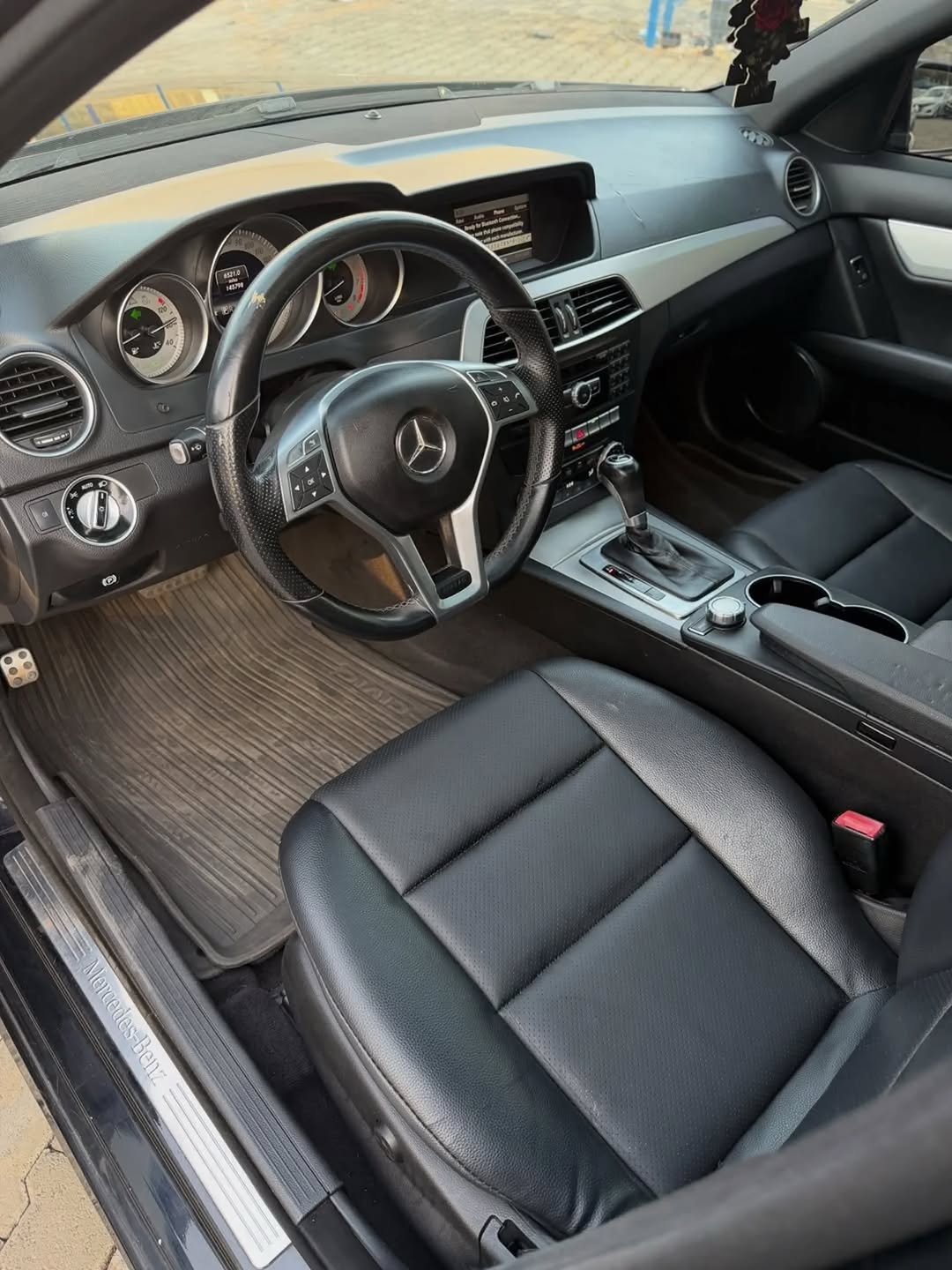 Luxury AWD Mercedes C300: Power & Prestige