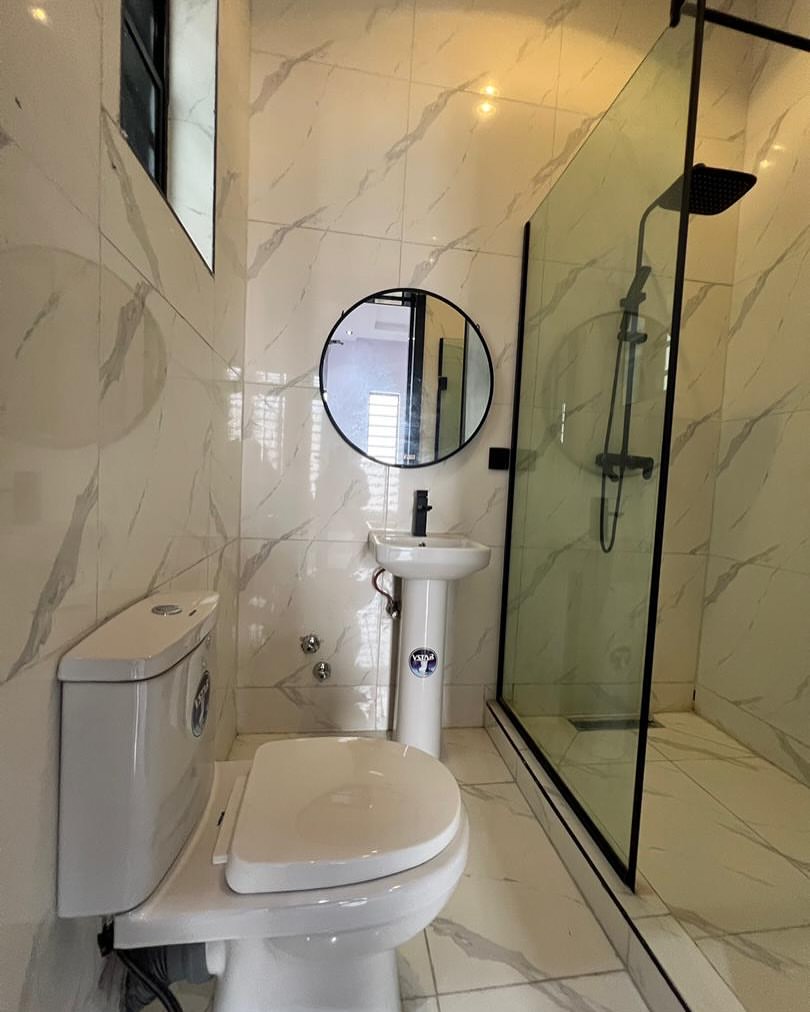 Lekki’s Ultimate Family Oasis: 5-Bed Poolside Paradise