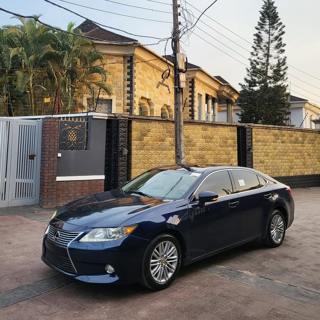 2013 Lexus ES350: Full Option Luxury, Drive for 40% Down