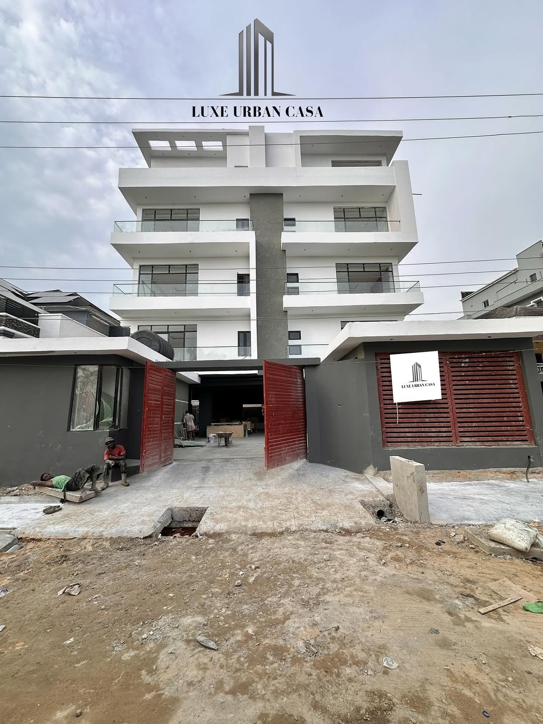 Lekki’s Pinnacle: 3-Bed Penthouse with Pool & Views