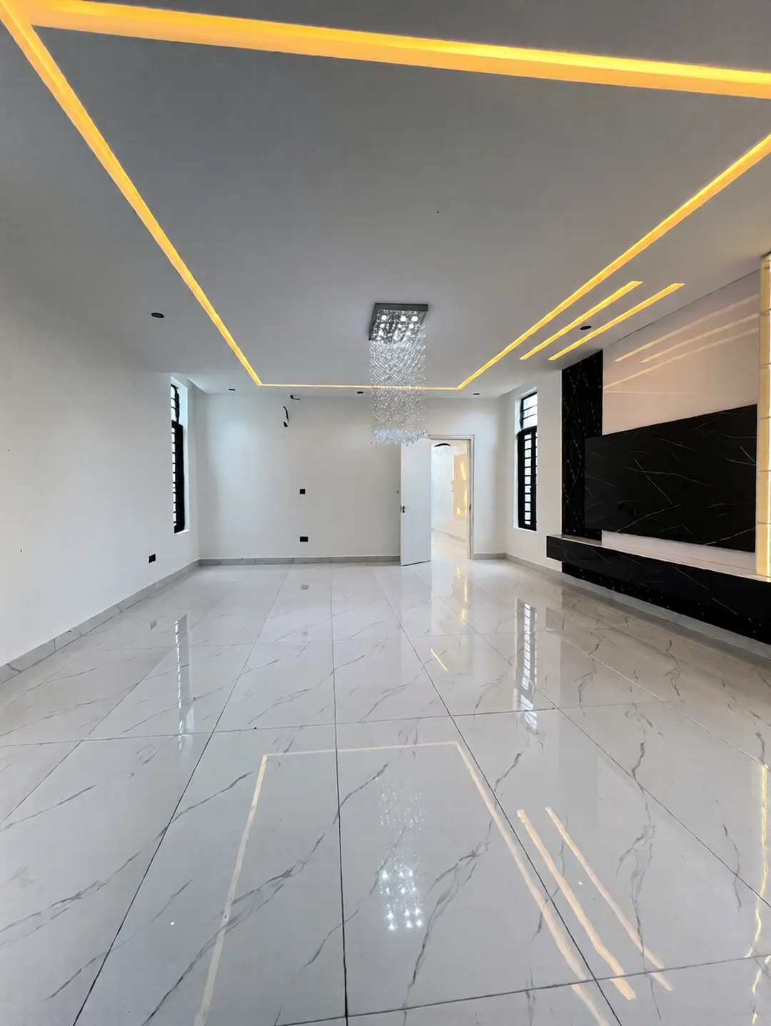 Stunning 5-Bed Duplex with Pool & BQ in Prime Lekki