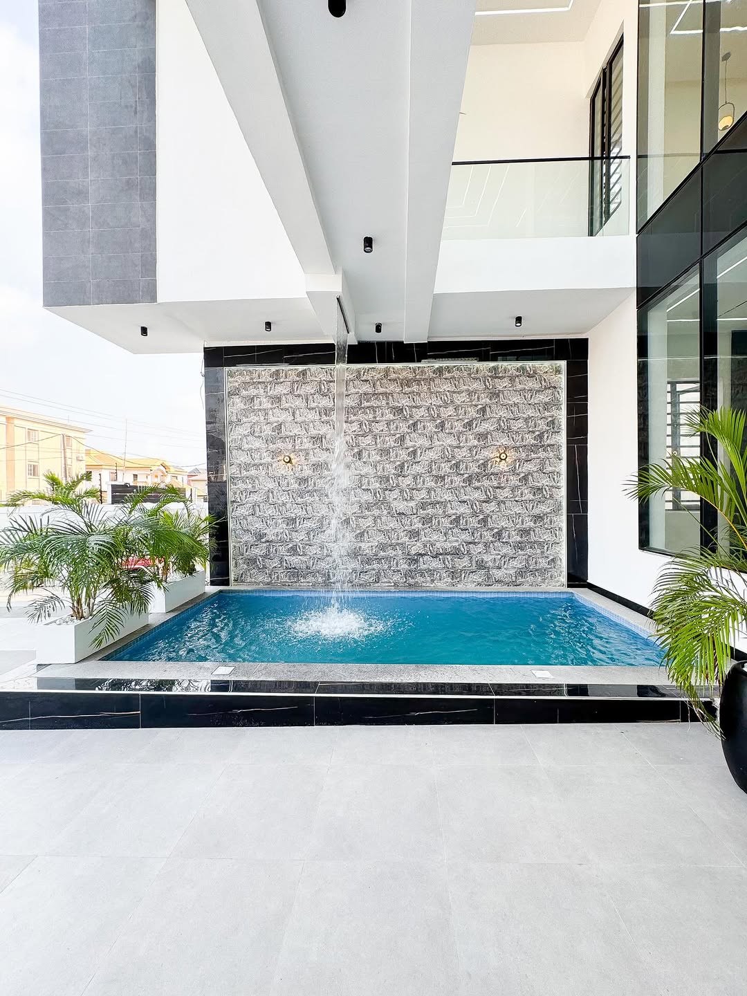 Lagos Oasis: 5-Bed Duplex with Pool & Gym