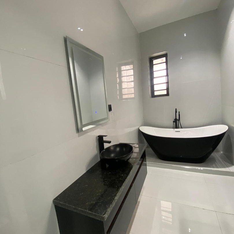 Stunning 5-Bed Duplex with Pool in Prime Ajah