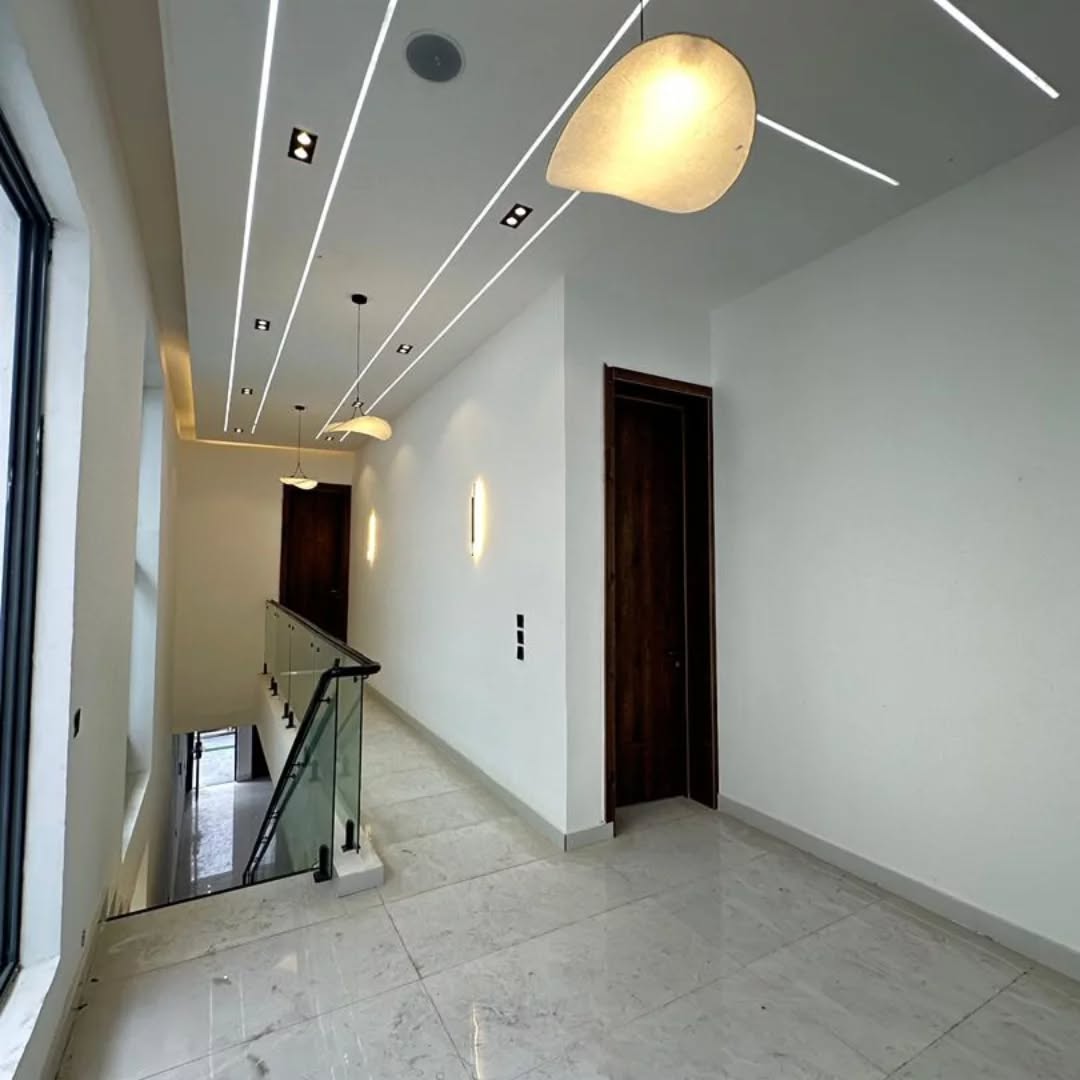 Splendid 5-Bed Ajah Palace with Pool & Smart Features