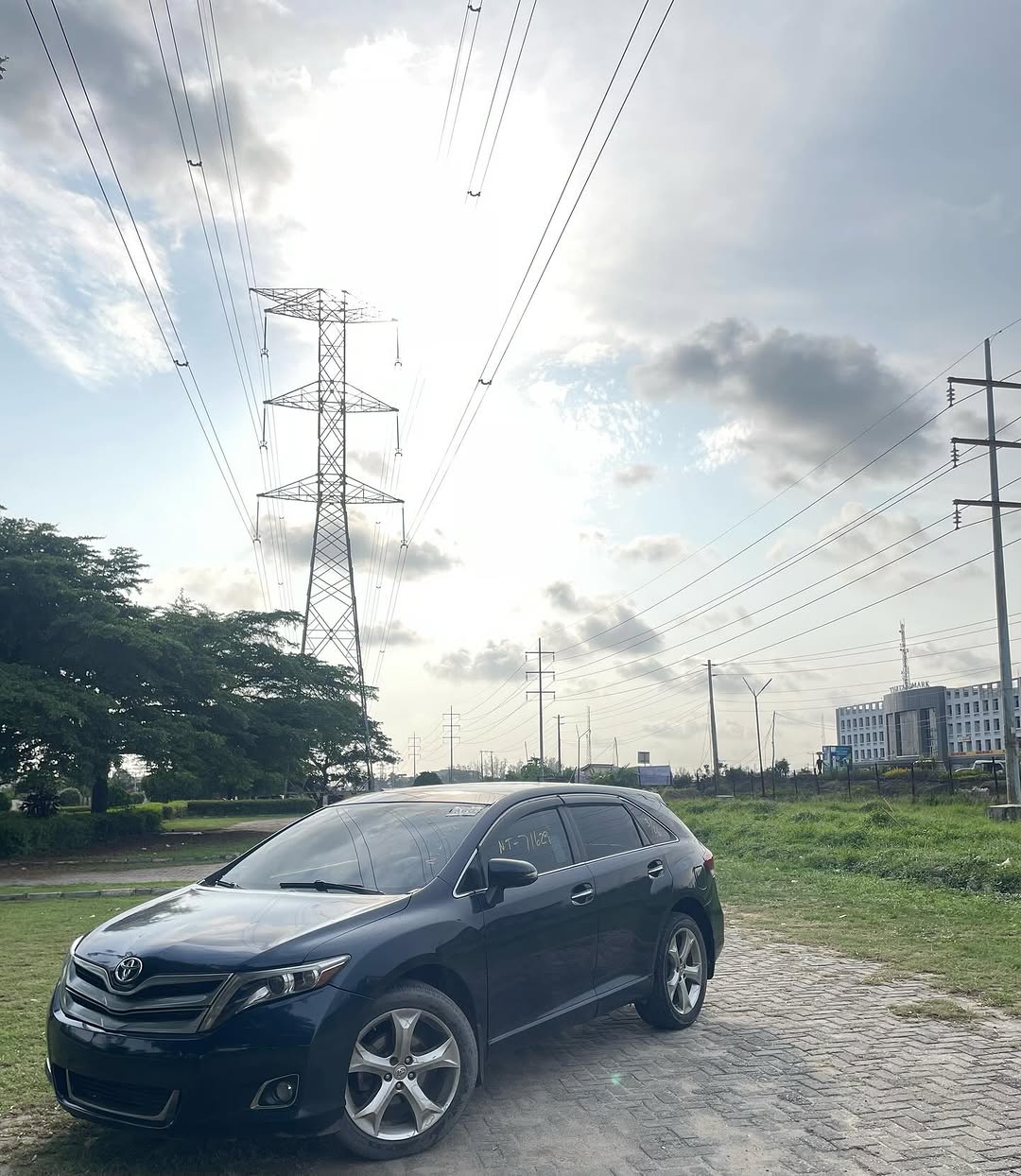 2013 Toyota Venza: Panoramic Sunroof & Luxury AWD