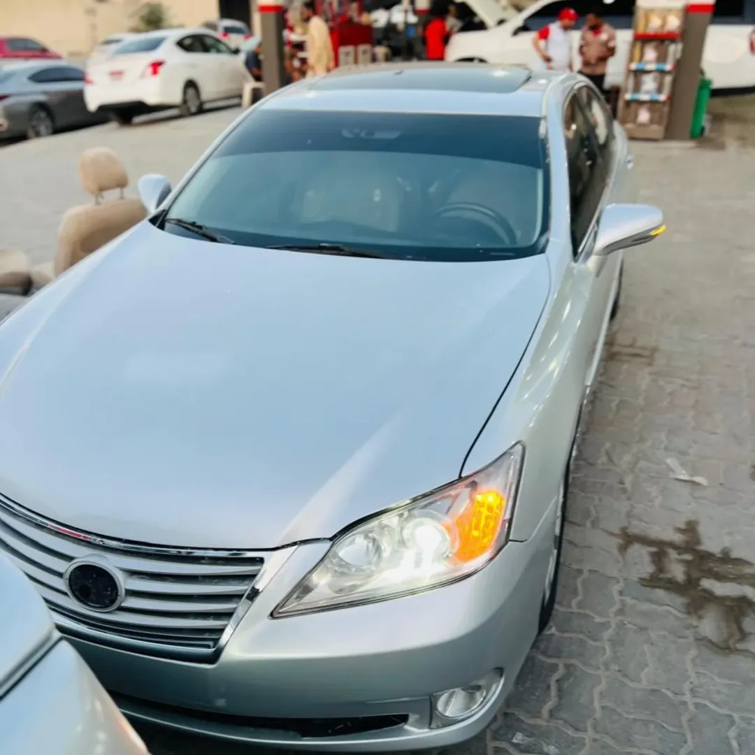 Luxury Lexus ES350: Super Clean & Ready to Drive!