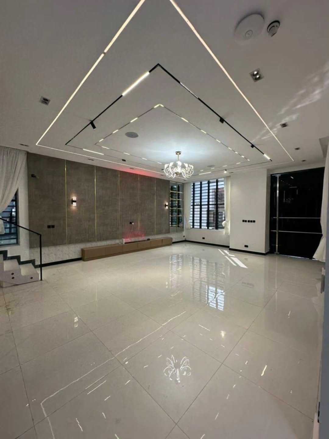 Stunning 5-Bed Duplex with Cinema & Pool in Lekki