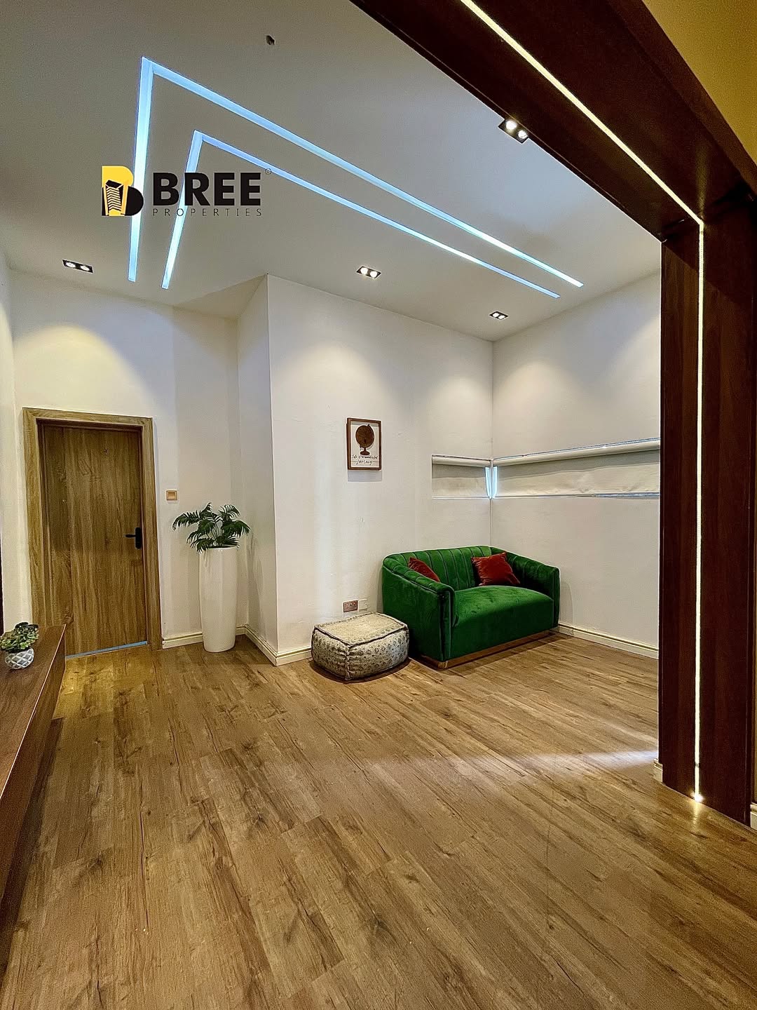 Opulent 5-Bed Haven with Pool & BQ in Osapa