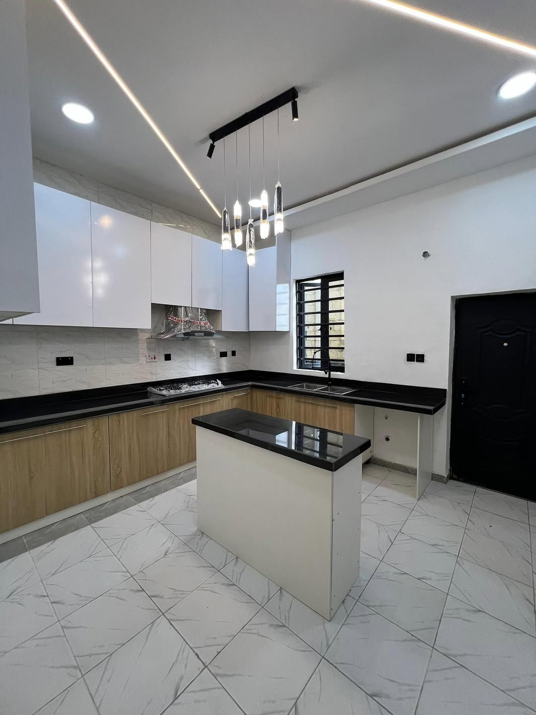 Sangotedo Gem: 4BR Duplex with Pool & BQ