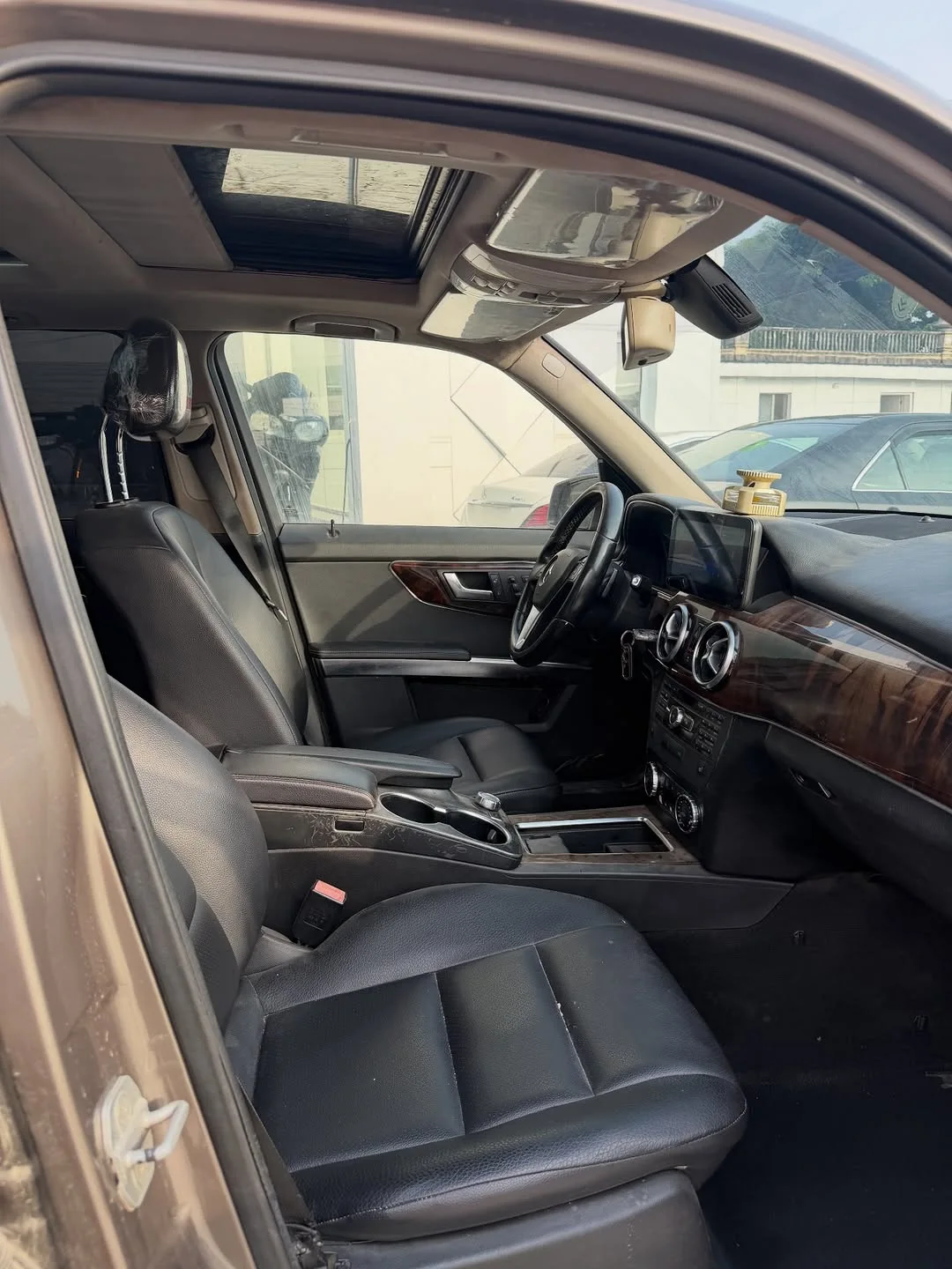 Luxury SUV: 2014 Mercedes GLK350, N15.9m