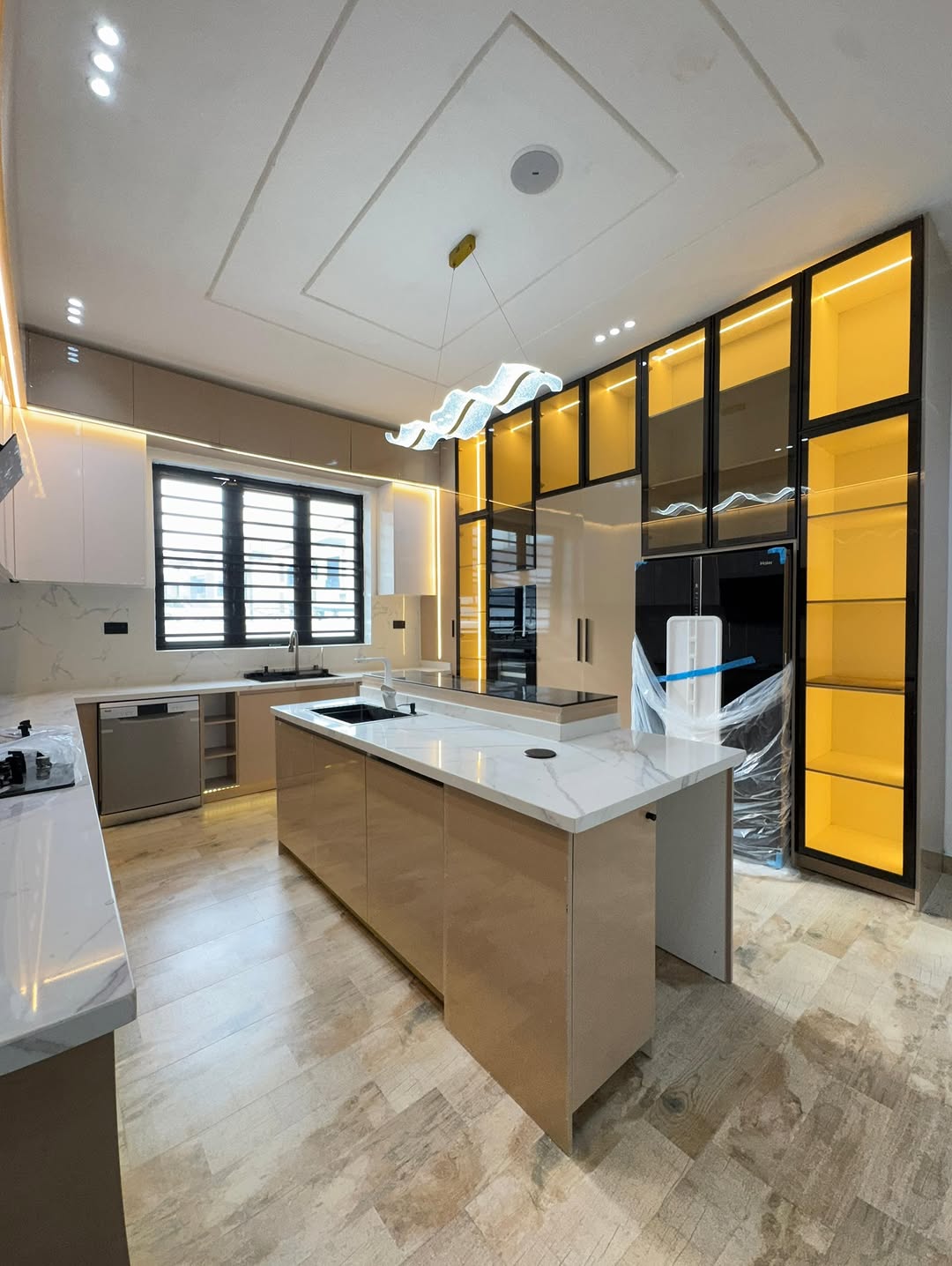 Lekki’s Ultimate 5-Bed Estate with Private Cinema & Pool