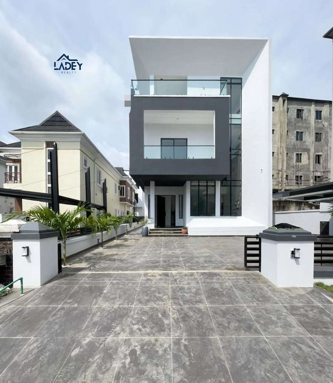 Dream Home with Cinema & Pool in Lekki