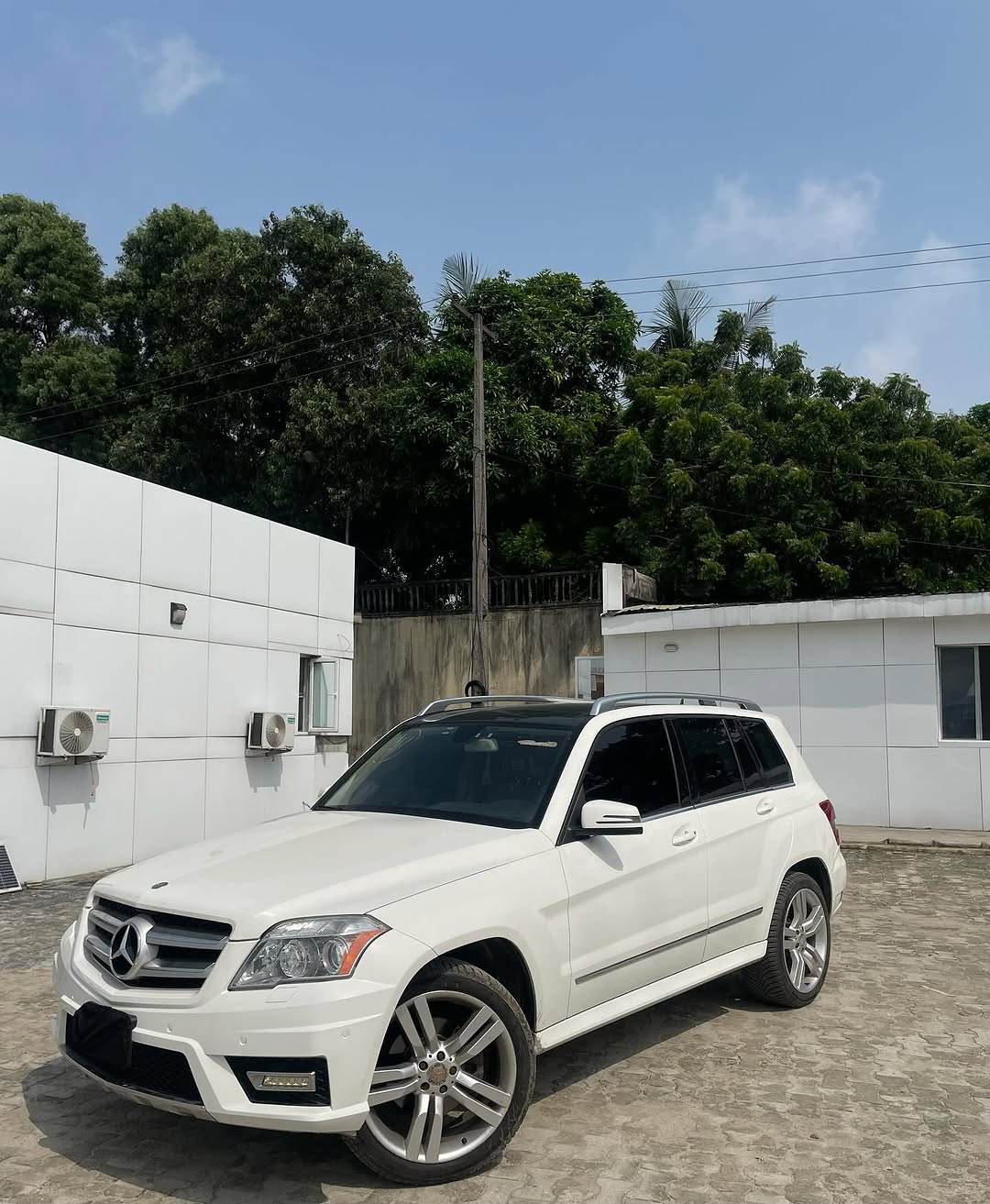 Imported 2012 GLK350: Panoramic Sunroof & 4Matic