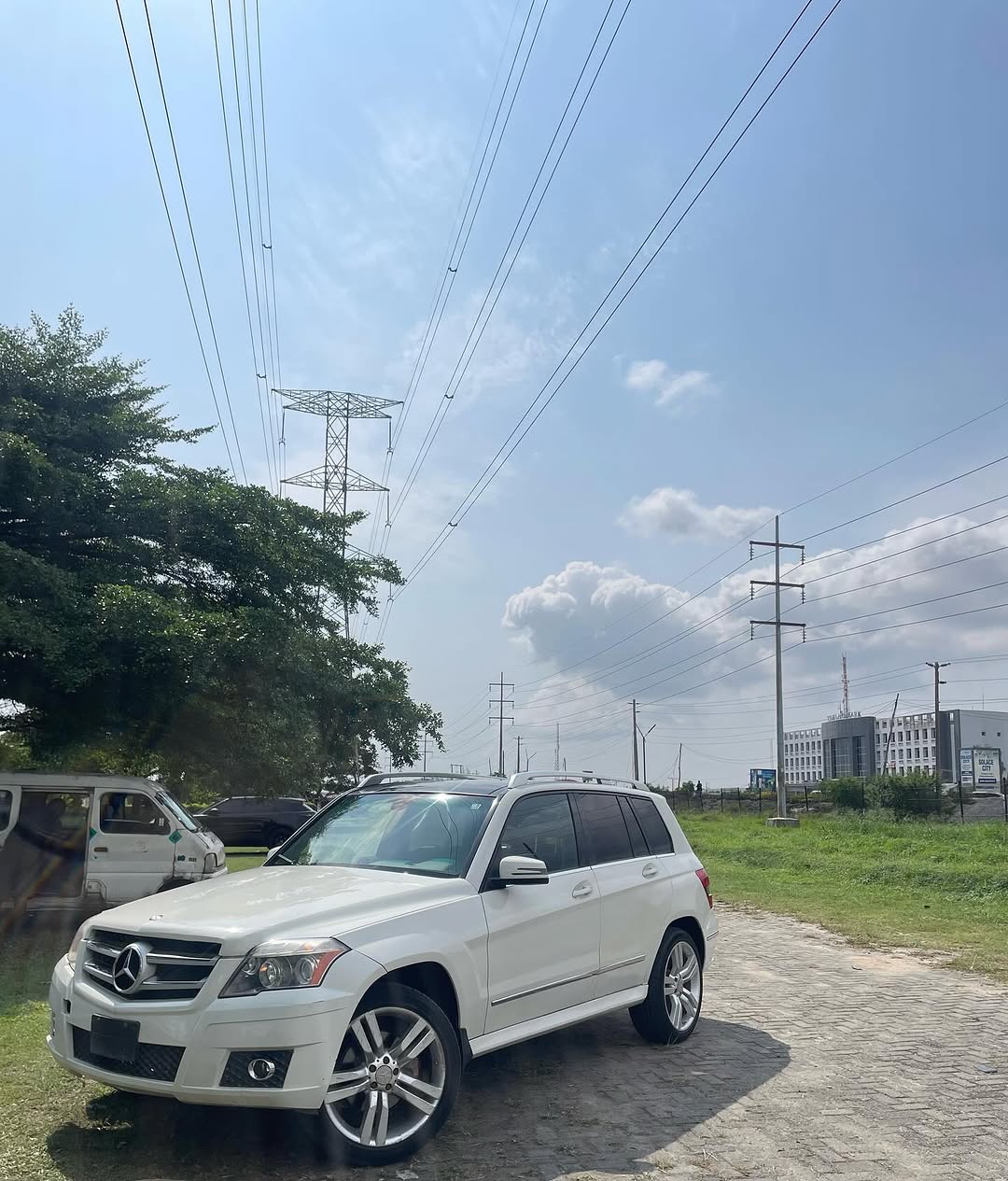 Luxury SUV with Panoramic Sunroof – 12M Naira