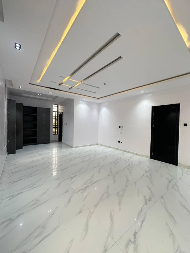 Luxury 5-Bed Duplex with Pool & Rooftop Cinema in Lekki