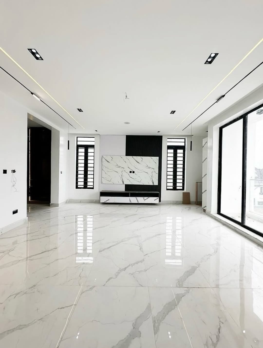 Luxury 5-Bed Duplex with Pool & Rooftop Cinema