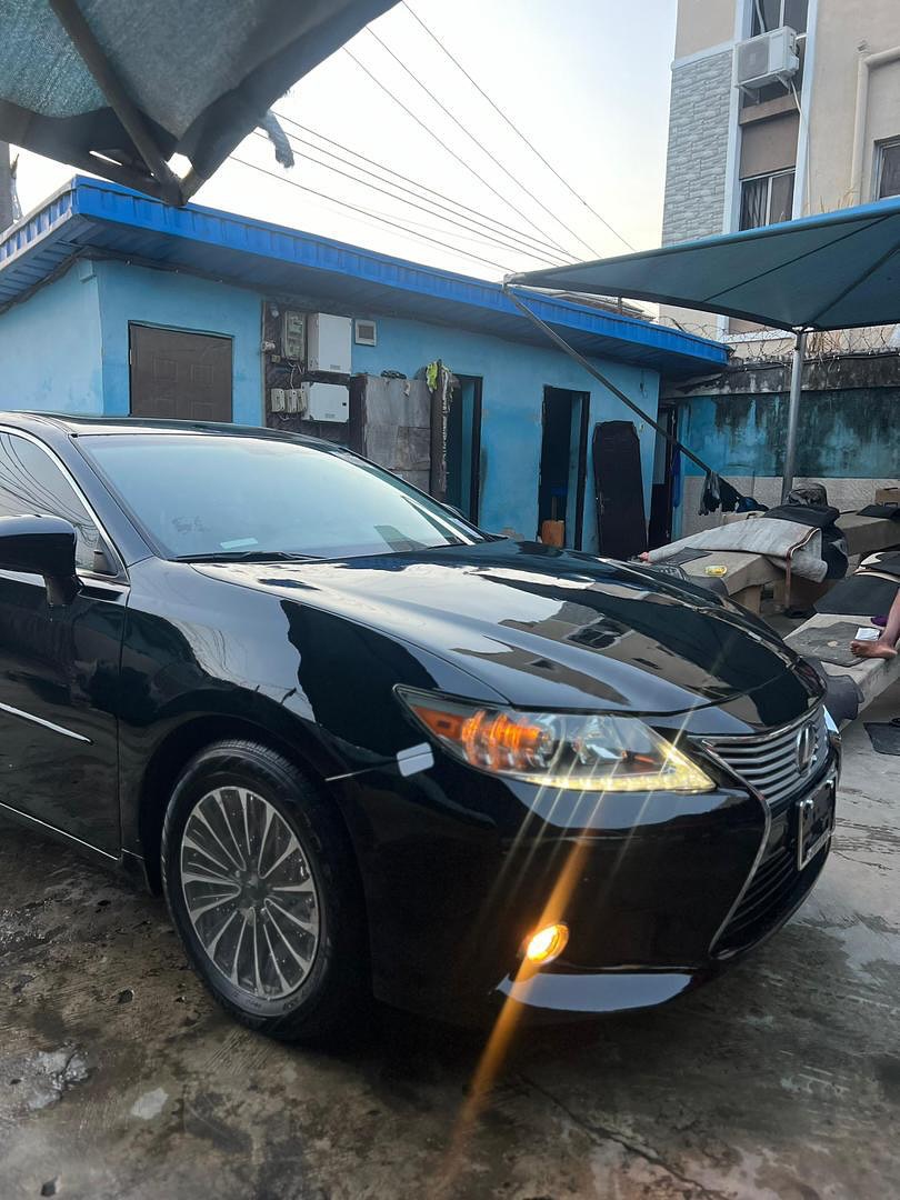 Flawless 2014 Lexus ES350: Pristine & Ready