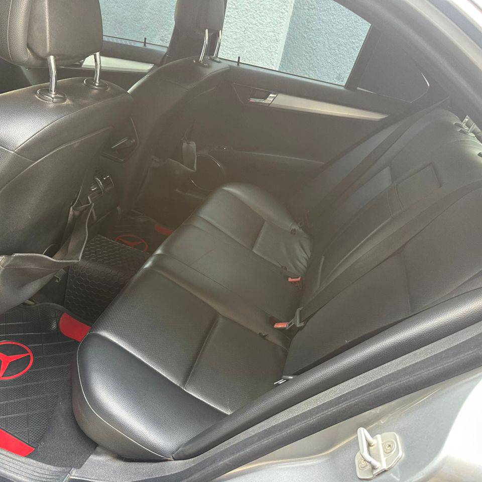 Mint 2010 Mercedes C300: Keyless, Panoramic Roof, Accident-Free