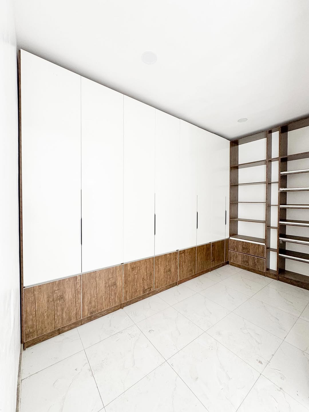 Lavish 5-Bed Duplex with Resort-Style Pool in Chevron