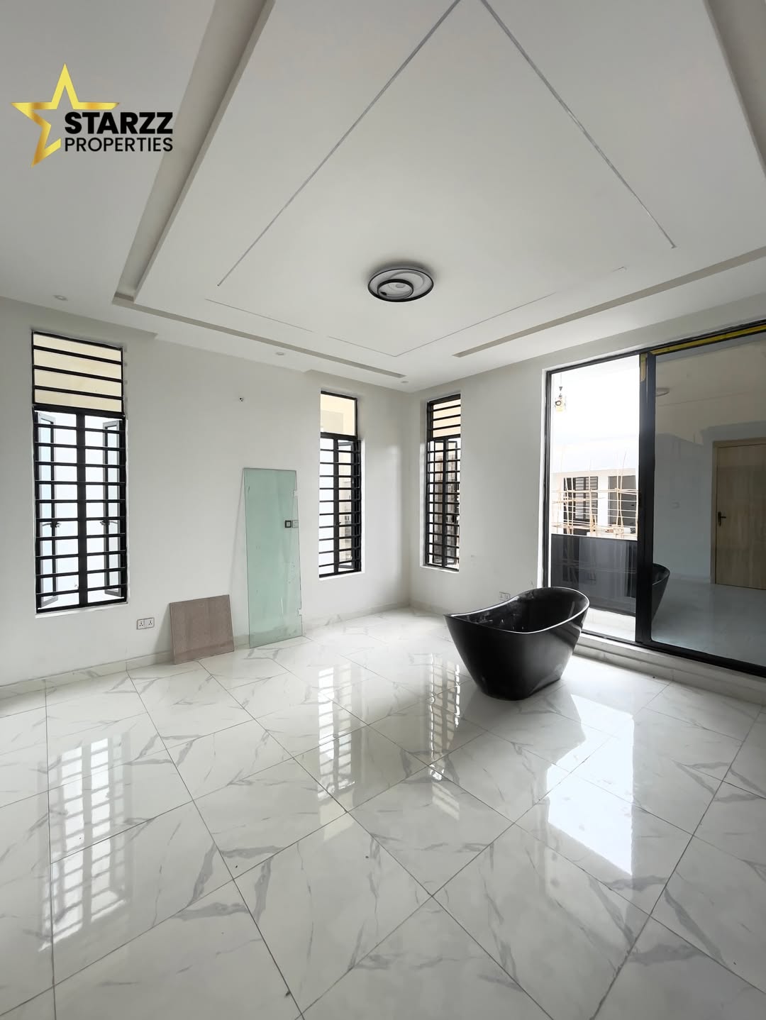 Sleek Sangotedo Sanctuary: 4-Bed Ensuite Haven