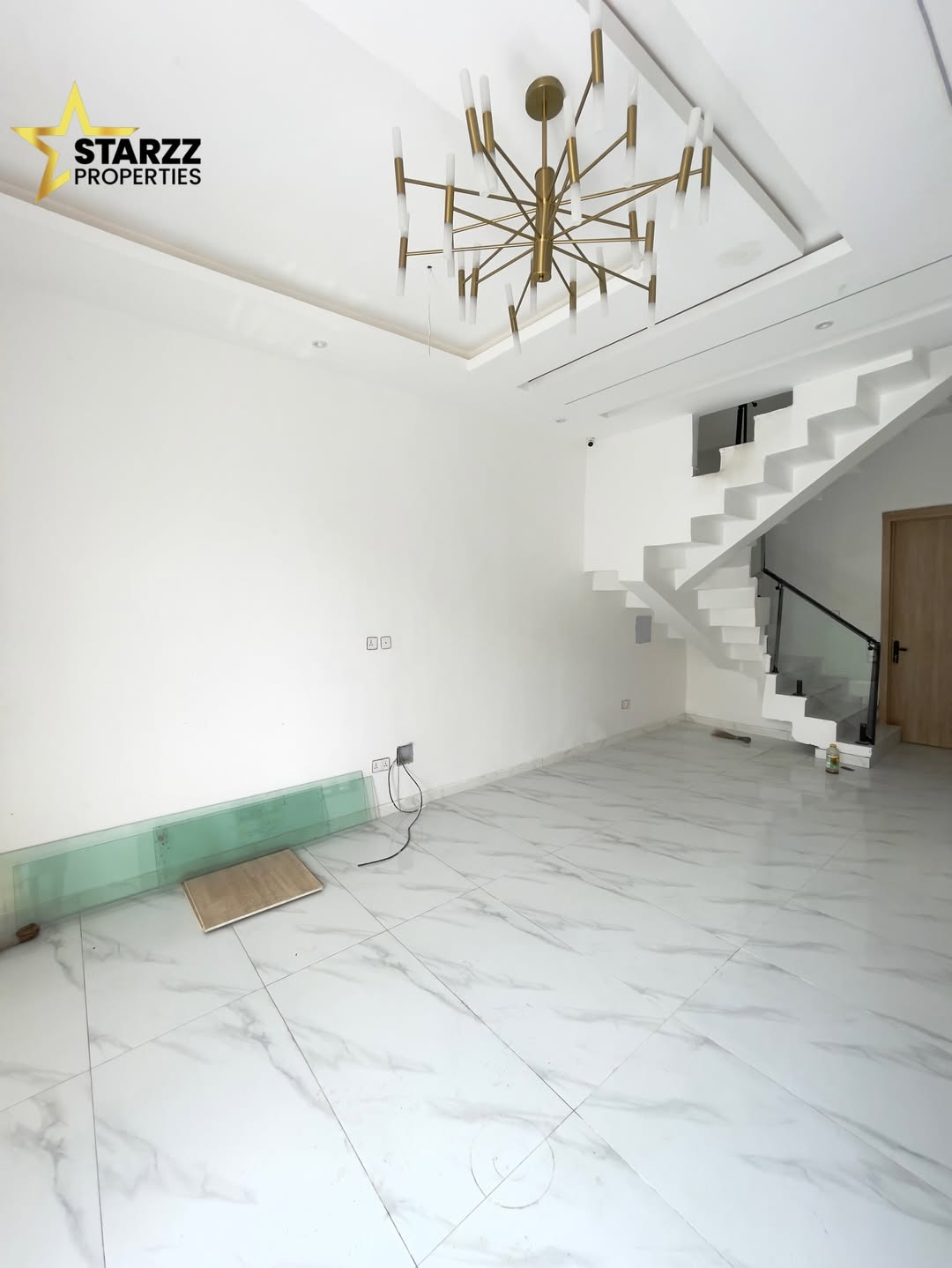 Sleek Sangotedo Sanctuary: 4-Bed Ensuite Haven