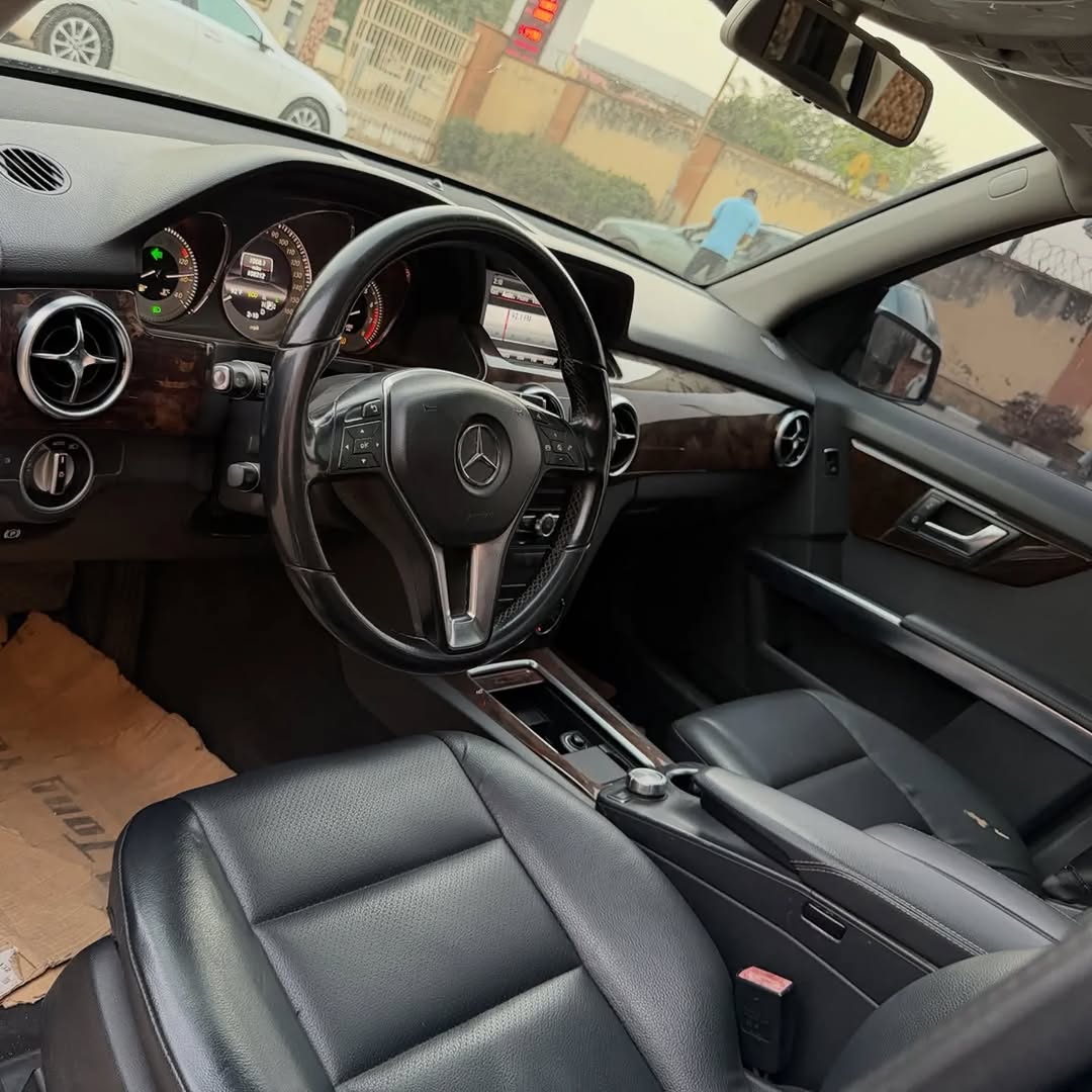 Luxury SUV: Low-Mileage & Duty-Paid