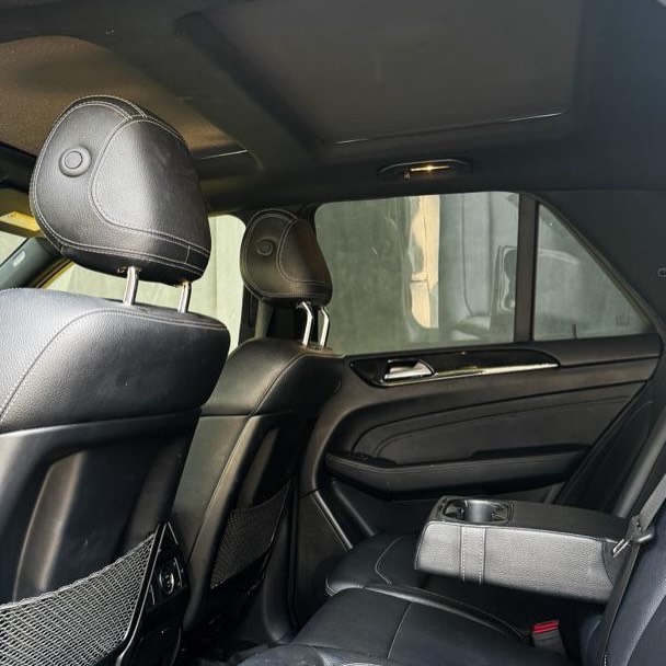 Luxury ML400: Panoramic Roof & Low Miles