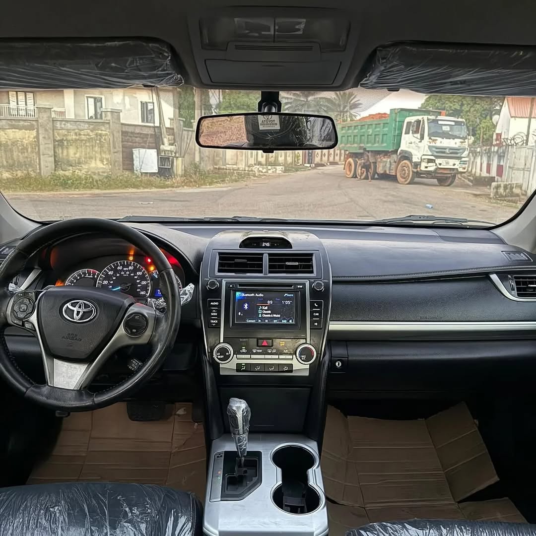 2013 Camry SE: Sporty, Reliable & Unbeatable Value