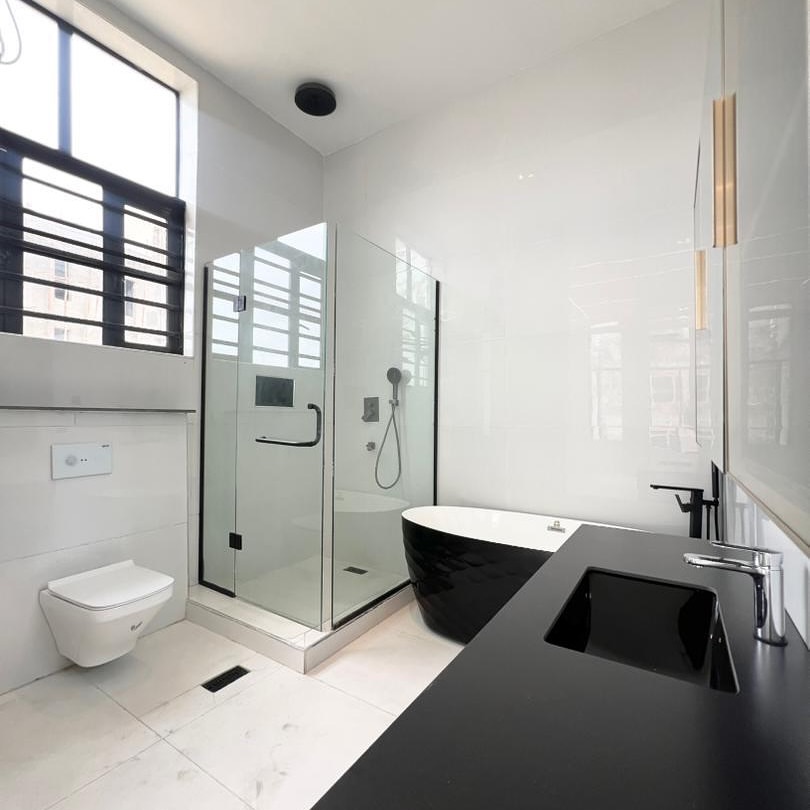 Exclusive 5BR Duplex with Pool & Jacuzzi in Chevron Lekki