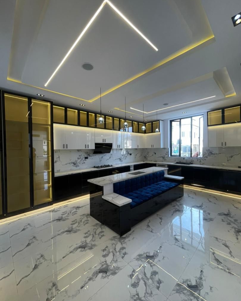 Spacious 5-Bedroom Duplex with Cinema & Pool in VGC