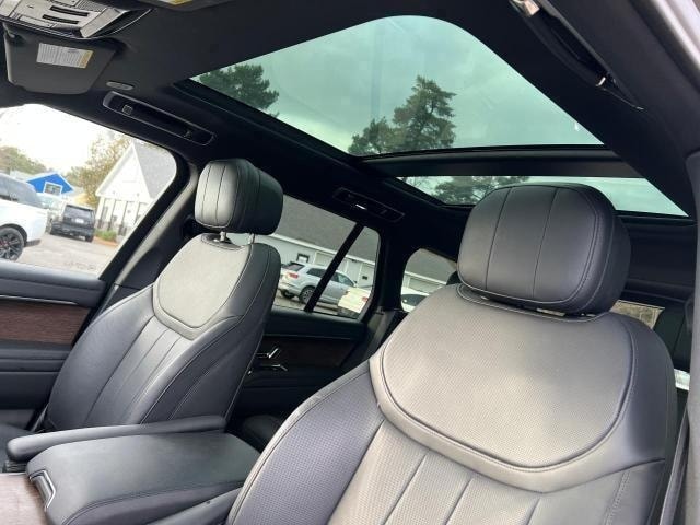 Luxury Redefined: 2023 Range Rover SE