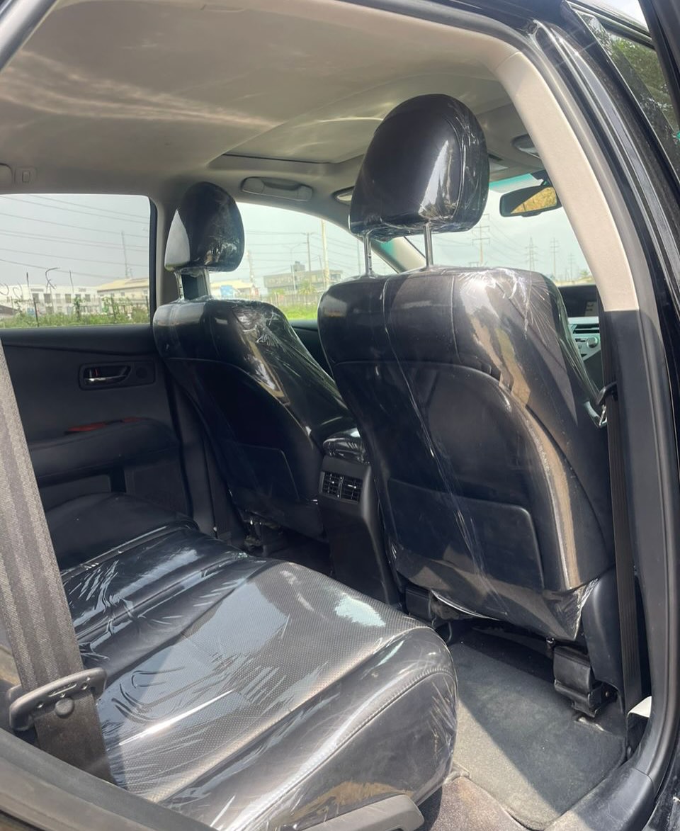 Luxury 2010 Lexus RX350: Tech & Style for 19.5M