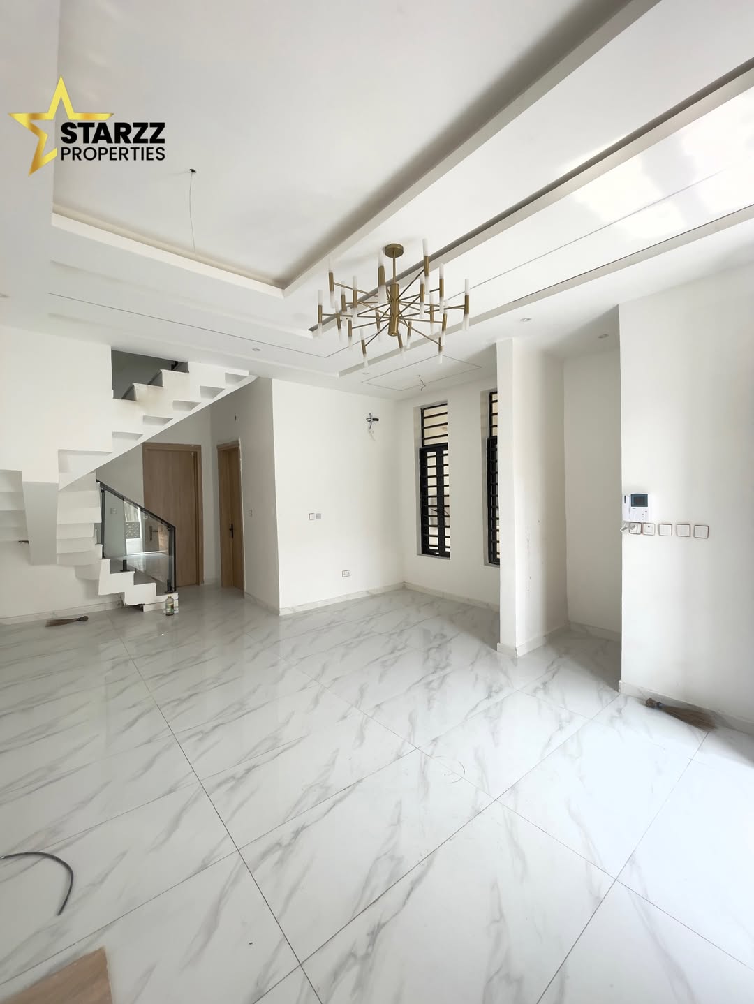 Sleek Sangotedo Sanctuary: 4-Bed Ensuite Haven