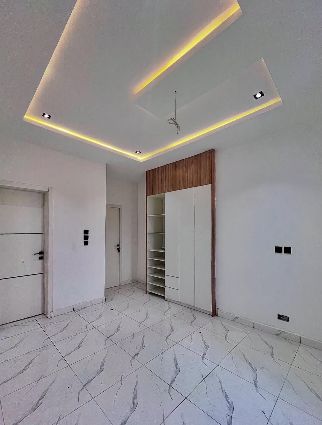 Elegant 5-Bed Estate Home with Resort-Style Pool