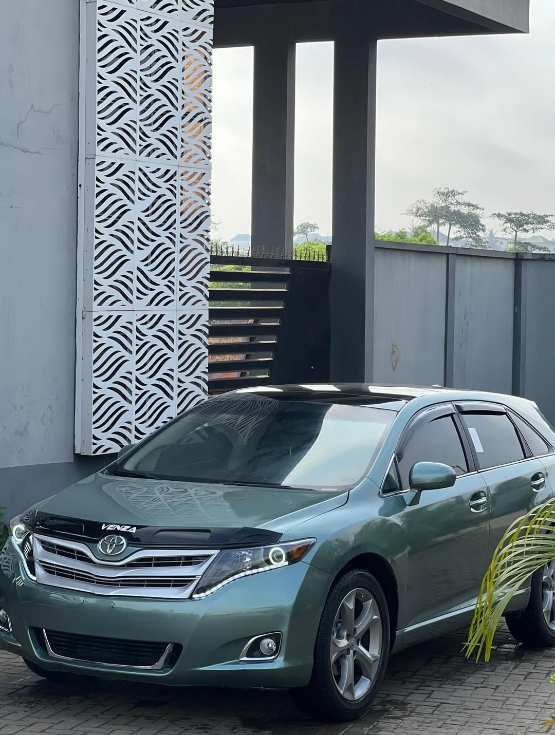 2022 Venza V6: Rare, Loaded & Ready