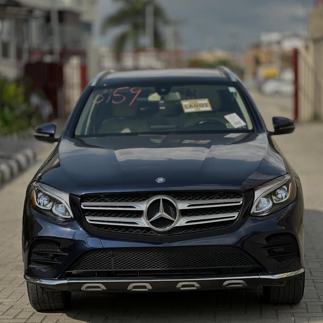 Luxury GLC300: Cream Leather & Heated Seats