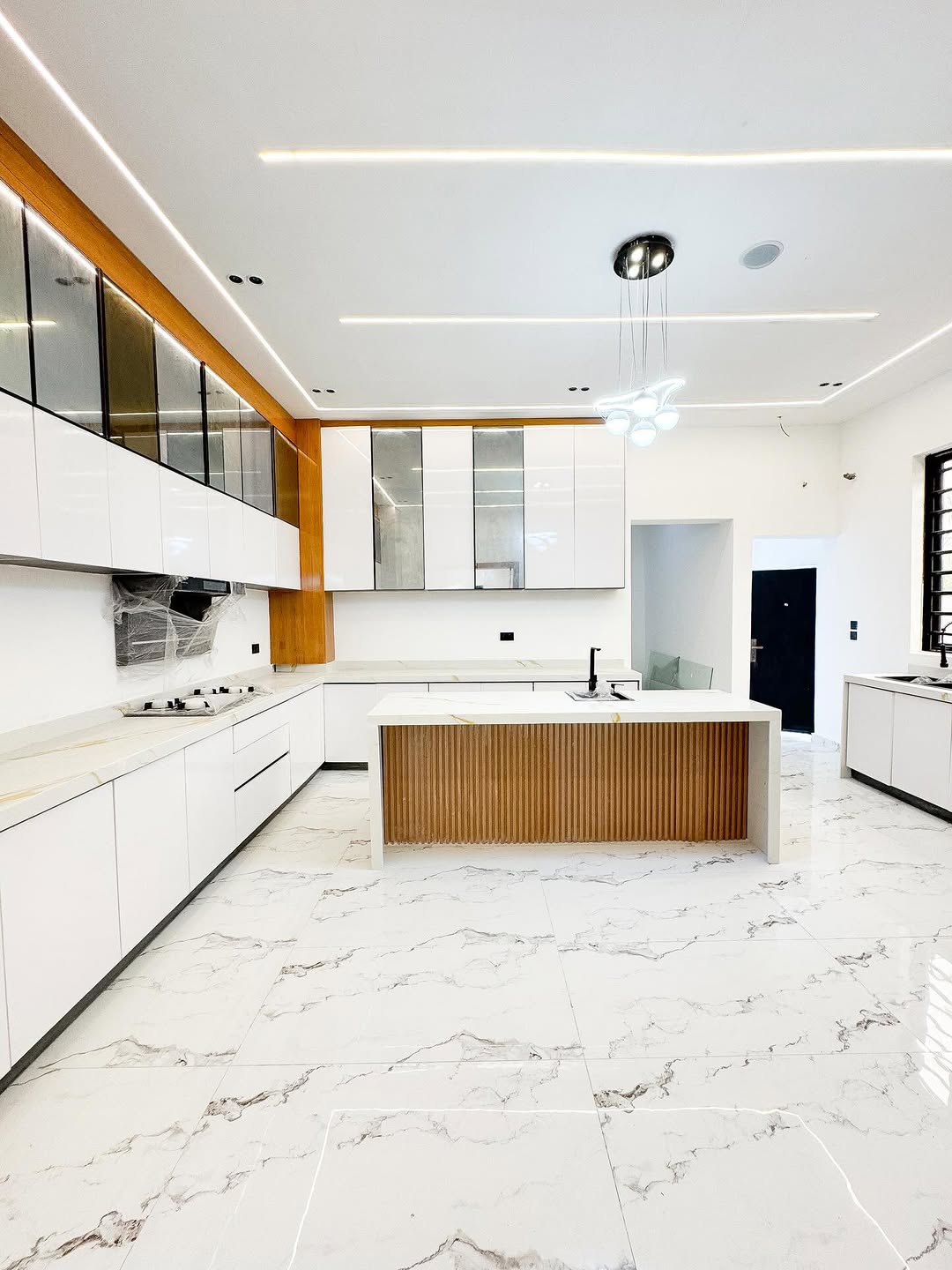 Lavish 5-Bed Duplex with Pool & BQ in Ajah