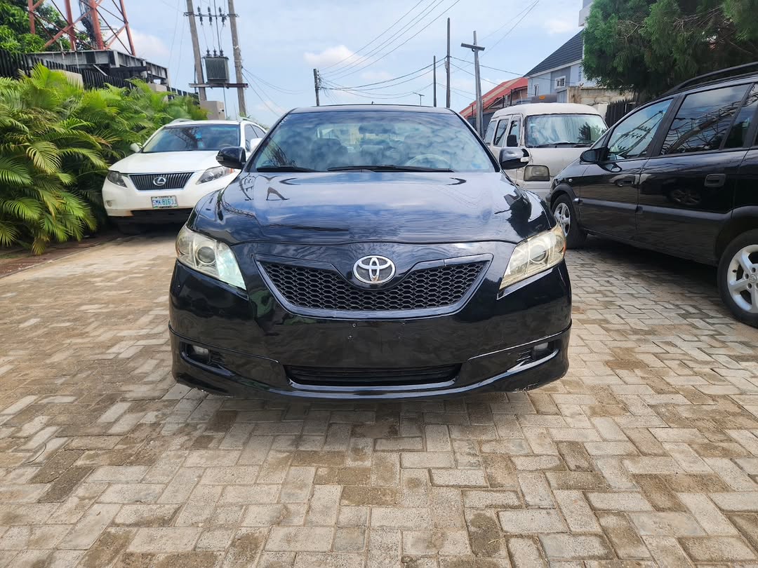 Toyota Camry SE: Unbeatable Value, Ready to Drive